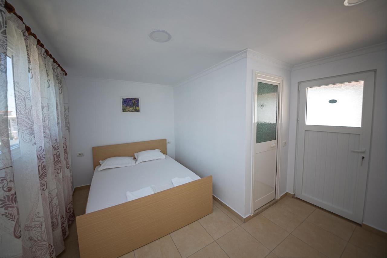 Himara Apartments Bagian luar foto