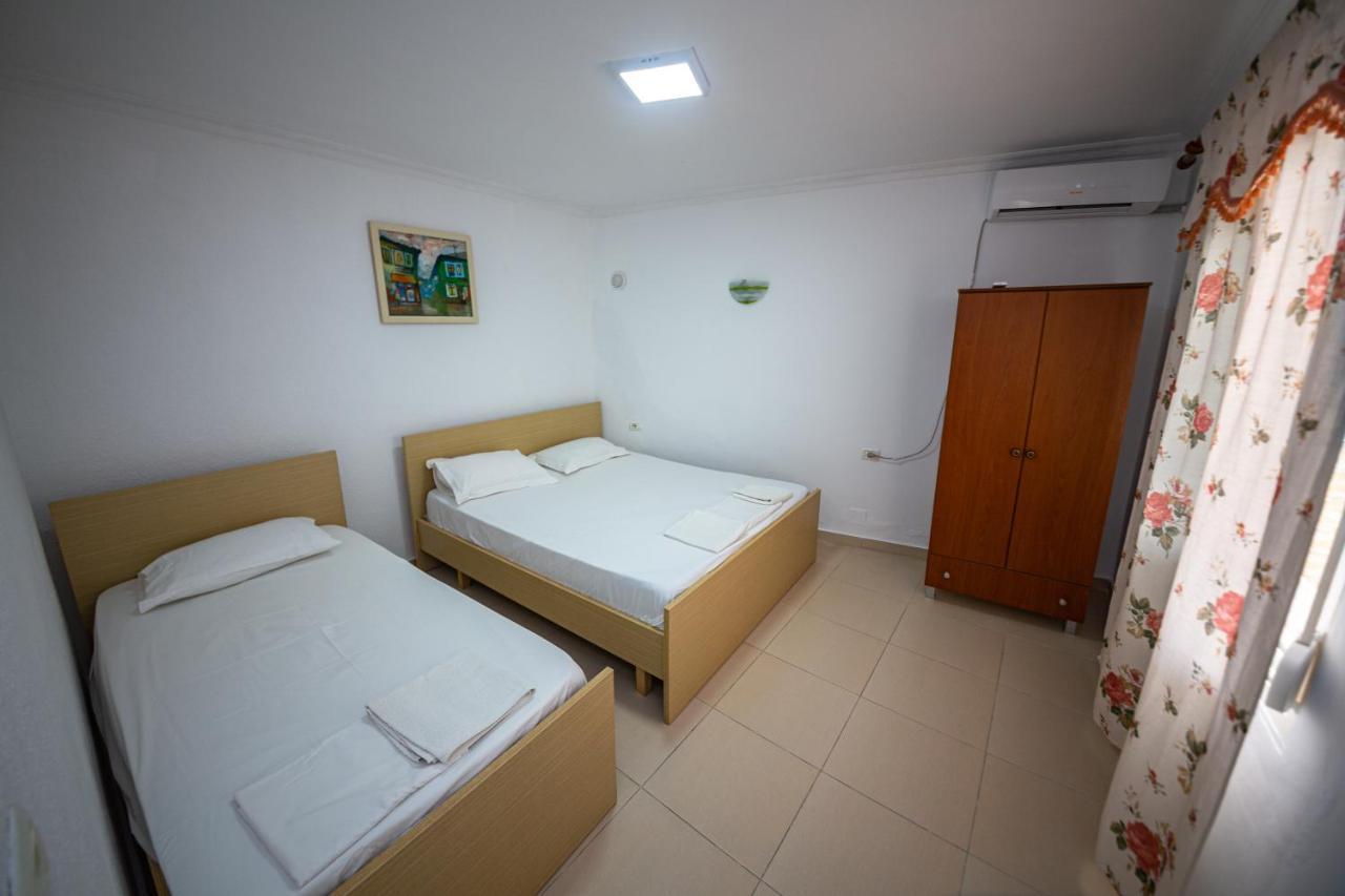 Himara Apartments Bagian luar foto