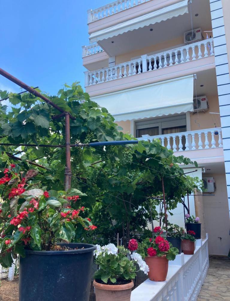 Himara Apartments Bagian luar foto